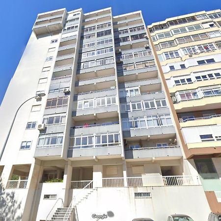 Wonderful Shared Apartment In Alfornelos - Near Metro! Lisboa المظهر الخارجي الصورة