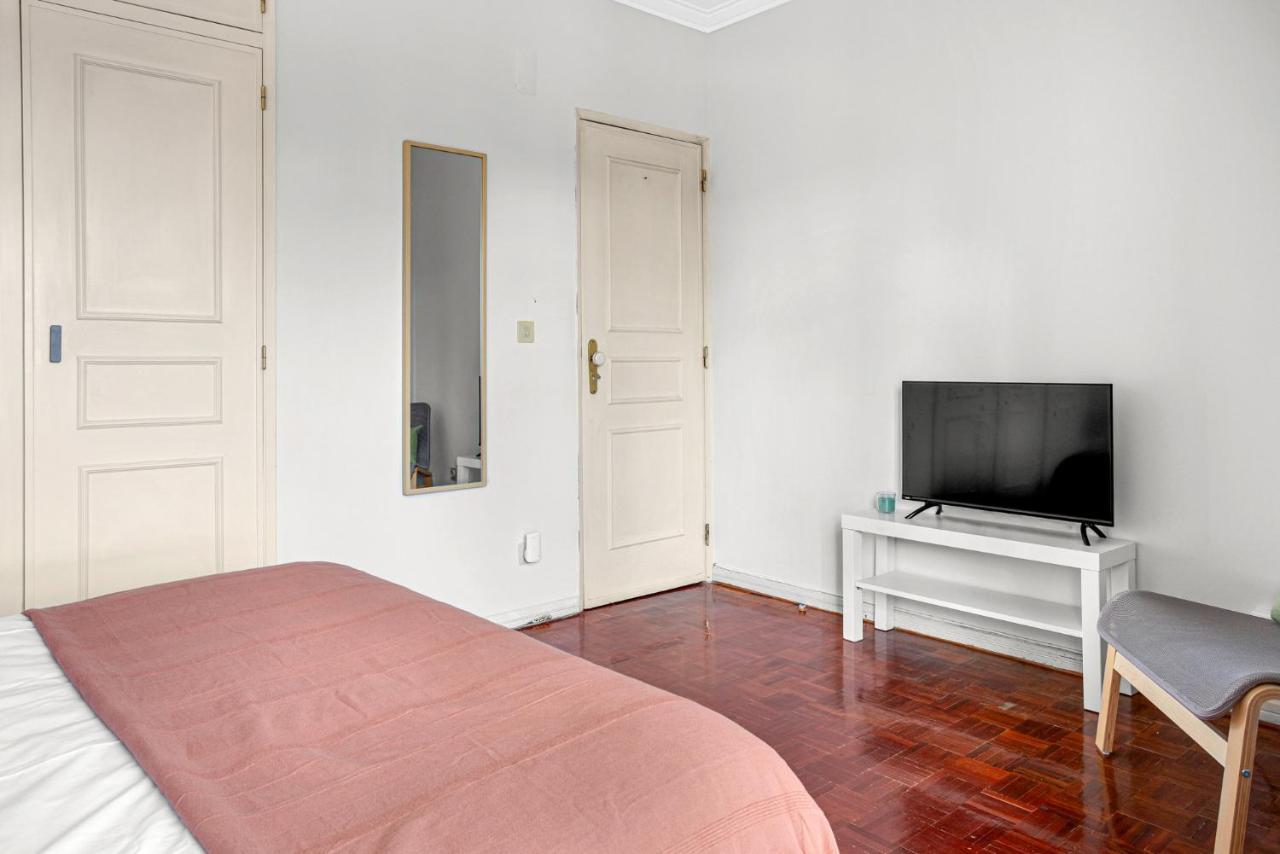 Wonderful Shared Apartment In Alfornelos - Near Metro! Lisboa المظهر الخارجي الصورة