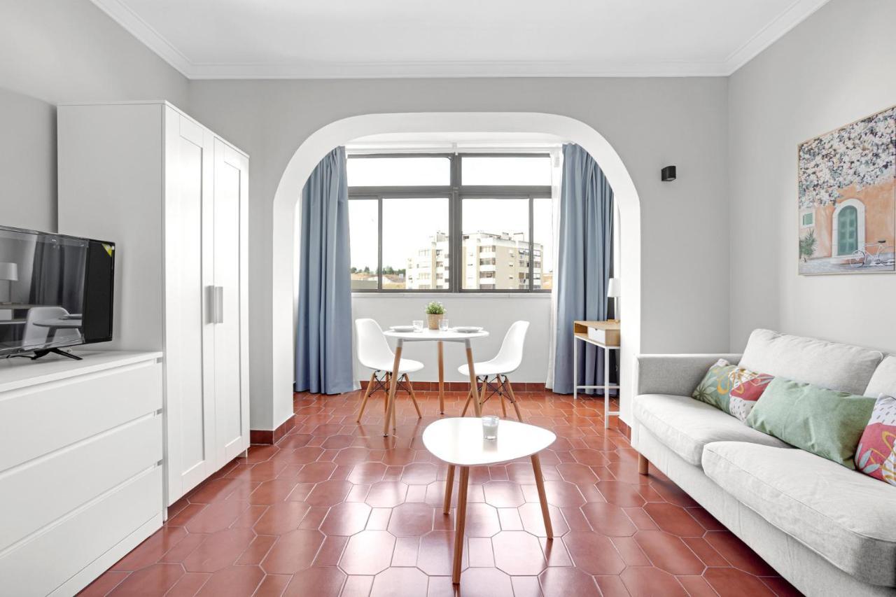 Wonderful Shared Apartment In Alfornelos - Near Metro! Lisboa المظهر الخارجي الصورة